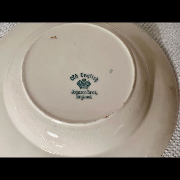 6 Vintage Johnson Bros Old English Rimmed Soup Bowls 8" × 1 - 1/4" Deep. - Picture 11 of 12